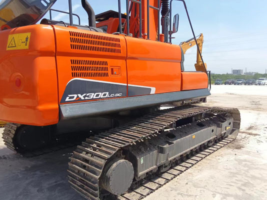 Used DOOSAN DX300 Excavator with Good Performance and 30TON Operating Weight in 2016