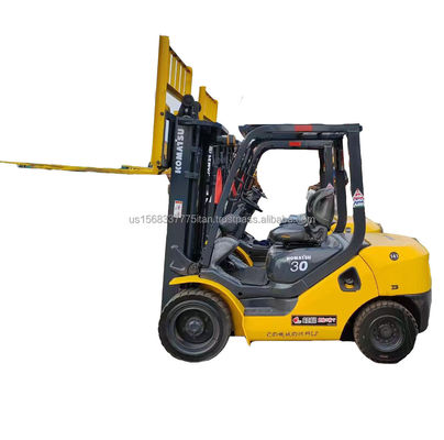 Used Komatsu 30 Diesel Forklift with Excellent Performance and Low Weight