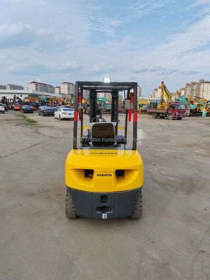Used Komatsu 30 Diesel Forklift with Excellent Performance and Low Weight