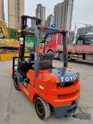Used Toyota 9F30 Forklift A Dependable and Durable Material Handling Solution